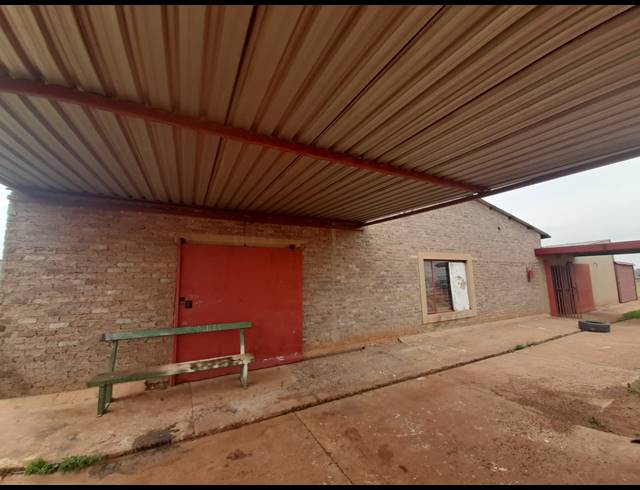 500M² WORKSHOP TO LET IN DE DEUR